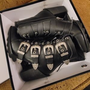 Lamoda heeled buckle boots